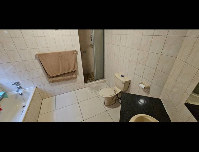 5 BEDROOM HOUSE FOR SALE IN FLORA PARK
